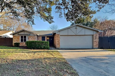 Charming 3 bed, 2 bath, 1,656 sq ft, 1 story home in Mansfield! on Walnut Creek Country Club in Texas - for sale on GolfHomes.com, golf home, golf lot