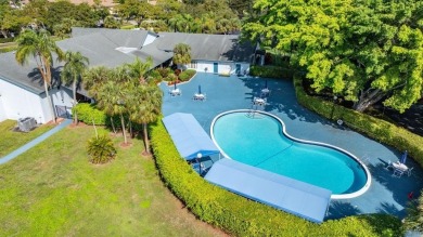 TOP FLOOR PENTHOUSE WITH A PANORAMIC LAKE & GOLF VIEW. LONG GOLF on Oriole Golf and Tennis Club in Florida - for sale on GolfHomes.com, golf home, golf lot