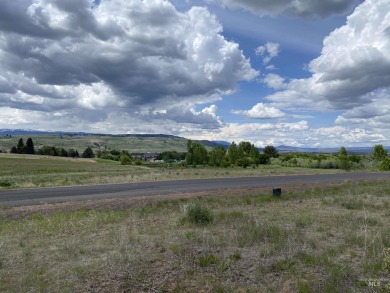 This building lot on Council Greens is waiting for you! Mountain on Council Mountain Golf Course in Idaho - for sale on GolfHomes.com, golf home, golf lot