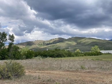 This building lot on Council Greens is waiting for you! Mountain on Council Mountain Golf Course in Idaho - for sale on GolfHomes.com, golf home, golf lot