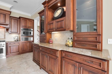 Welcome to luxury living in this 4BD/5BA water-front home in on Belfair Golf Club in South Carolina - for sale on GolfHomes.com, golf home, golf lot