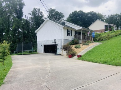 Very nice rancher, well maintained. 3 bedrooms, 2 full baths on The Country Club Inc. in Tennessee - for sale on GolfHomes.com, golf home, golf lot