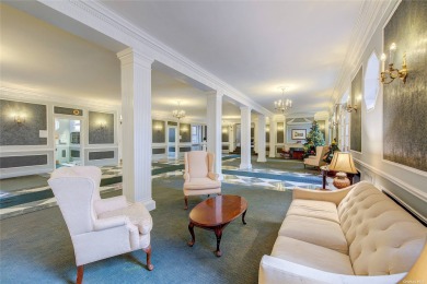 Airy and bright one bedroom unit in the pet friendly Hampton on Forest Park Golf Course in New York - for sale on GolfHomes.com, golf home, golf lot
