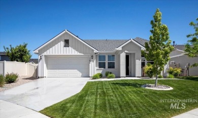 4 bedrooms+an office all on a single level with covered patio on Hunters Point Golf Club in Idaho - for sale on GolfHomes.com, golf home, golf lot