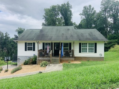 Very nice rancher, well maintained. 3 bedrooms, 2 full baths on The Country Club Inc. in Tennessee - for sale on GolfHomes.com, golf home, golf lot