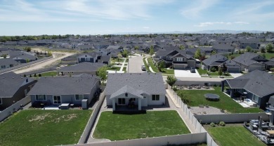 4 bedrooms+an office all on a single level with covered patio on Hunters Point Golf Club in Idaho - for sale on GolfHomes.com, golf home, golf lot