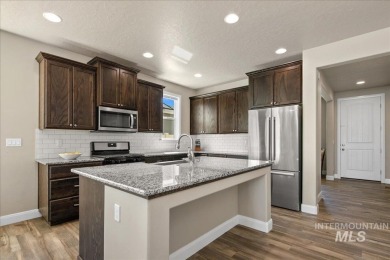 4 bedrooms+an office all on a single level with covered patio on Hunters Point Golf Club in Idaho - for sale on GolfHomes.com, golf home, golf lot