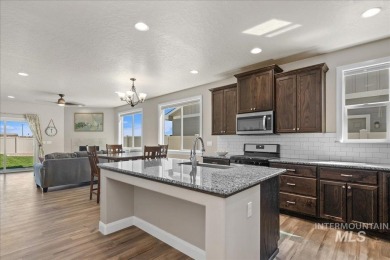 4 bedrooms+an office all on a single level with covered patio on Hunters Point Golf Club in Idaho - for sale on GolfHomes.com, golf home, golf lot