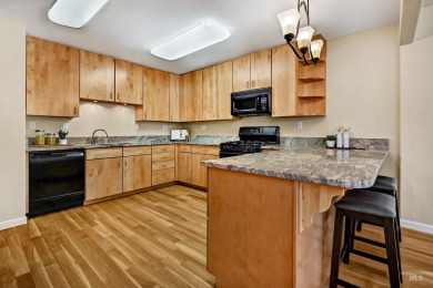 Incredible end-unit townhouse in NE Boise just off historic Warm on Warm Springs Golf Club in Idaho - for sale on GolfHomes.com, golf home, golf lot