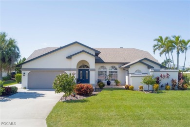 This charming, well-maintained, 3 bedroom/2 bath home, checks on Royal Tee Country Club in Florida - for sale on GolfHomes.com, golf home, golf lot