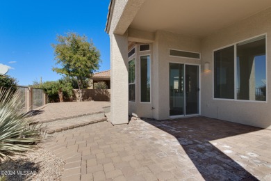 This 2BD / 2BA home with a Den/Office sits on a private lot with on Heritage Highlands At Dove Mountain in Arizona - for sale on GolfHomes.com, golf home, golf lot