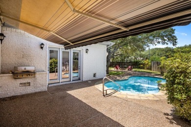 Welcome to easy living in Rockport Country Club. 101 Bay Hills on Rockport Country Club in Texas - for sale on GolfHomes.com, golf home, golf lot