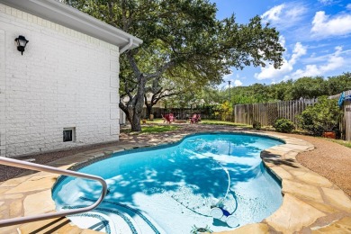 Welcome to easy living in Rockport Country Club. 101 Bay Hills on Rockport Country Club in Texas - for sale on GolfHomes.com, golf home, golf lot