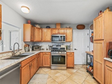 Welcome to this charming 2-bedroom, 2-bathroom ranch-style home on Oakleigh Executive Golf Course in Florida - for sale on GolfHomes.com, golf home, golf lot