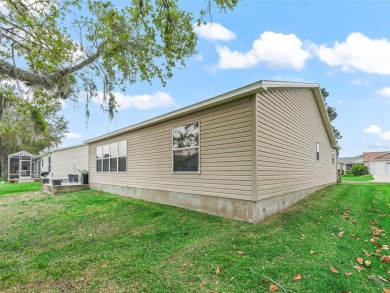Welcome to this charming 2-bedroom, 2-bathroom ranch-style home on Oakleigh Executive Golf Course in Florida - for sale on GolfHomes.com, golf home, golf lot