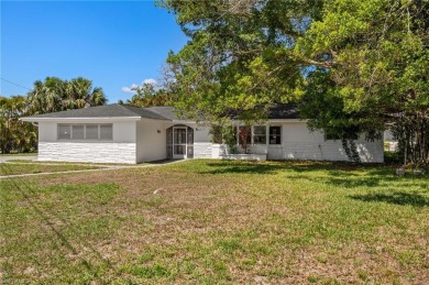 Welcome to this beautifully renovated 3-bedroom, 2-bathroom pool on El Rio Golf Course and Club in Florida - for sale on GolfHomes.com, golf home, golf lot