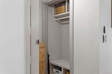 Beautifully renovated 1 bedroom, 1.5 bath town home with golf on The Seabrook Island Club in South Carolina - for sale on GolfHomes.com, golf home, golf lot