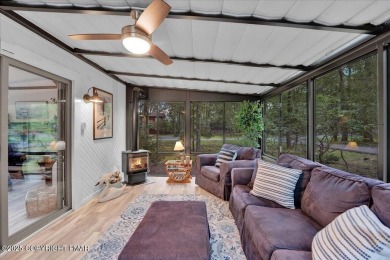 Turnkey Contemporary in the Heart of Lake Harmony - This on Split Rock Resort and Country Club in Pennsylvania - for sale on GolfHomes.com, golf home, golf lot