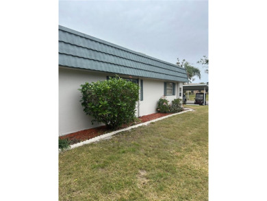 Welcome to 1811 Bedford Lane, Unit 162, a delightful 1-bedroom on Kings Point Executive Golf Course in Florida - for sale on GolfHomes.com, golf home, golf lot