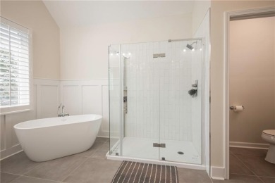Beautifully maintained and move-in ready, this spacious on Lakewood Oaks Golf Club, Ltd. in Missouri - for sale on GolfHomes.com, golf home, golf lot
