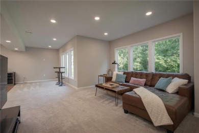 Beautifully maintained and move-in ready, this spacious on Lakewood Oaks Golf Club, Ltd. in Missouri - for sale on GolfHomes.com, golf home, golf lot
