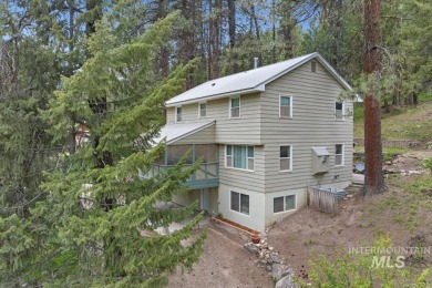 Beautifully situated in Terrace Lakes, this spacious tri-level on Terrace Lakes Golf Resort in Idaho - for sale on GolfHomes.com, golf home, golf lot