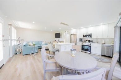 Leave the snow behind and enjoy the sunshine in this beautifully on Kings Point Golf -Flanders Way in Florida - for sale on GolfHomes.com, golf home, golf lot