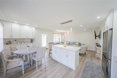 Leave the snow behind and enjoy the sunshine in this beautifully on Kings Point Golf -Flanders Way in Florida - for sale on GolfHomes.com, golf home, golf lot