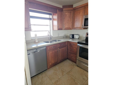 Cozy and comfy! That describes this Live Oak unit to a TEE! Wood on Pine Island Ridge Country Club in Florida - for sale on GolfHomes.com, golf home, golf lot