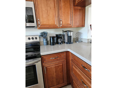 Cozy and comfy! That describes this Live Oak unit to a TEE! Wood on Pine Island Ridge Country Club in Florida - for sale on GolfHomes.com, golf home, golf lot