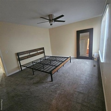 Want golf course living? This is it. This spacious 3 bed on The Links At Crystal Lake in Michigan - for sale on GolfHomes.com, golf home, golf lot