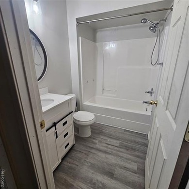 Want golf course living? This is it. This spacious 3 bed on The Links At Crystal Lake in Michigan - for sale on GolfHomes.com, golf home, golf lot