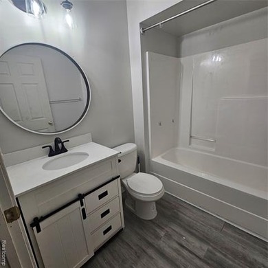 Want golf course living? This is it. This spacious 3 bed on The Links At Crystal Lake in Michigan - for sale on GolfHomes.com, golf home, golf lot