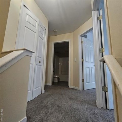 Want golf course living? This is it. This spacious 3 bed on The Links At Crystal Lake in Michigan - for sale on GolfHomes.com, golf home, golf lot