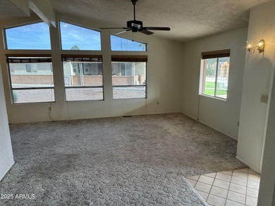 Don't miss this Sun Lakes charmer! This 2 bedroom/2 bathroom on Sun Lakes Country Club in Arizona - for sale on GolfHomes.com, golf home, golf lot