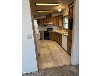 Don't miss this Sun Lakes charmer! This 2 bedroom/2 bathroom on Sun Lakes Country Club in Arizona - for sale on GolfHomes.com, golf home, golf lot