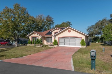 Introducing this cozy 2-bedroom, 2-bathroom home located in the on Twisted Oaks Golf Club in Florida - for sale on GolfHomes.com, golf home, golf lot