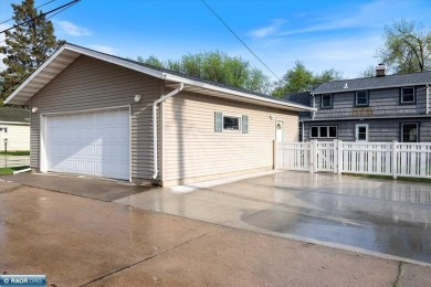 This beautifully maintained 4-bedroom, 3-bathroom home is on Virginia Golf Course in Minnesota - for sale on GolfHomes.com, golf home, golf lot