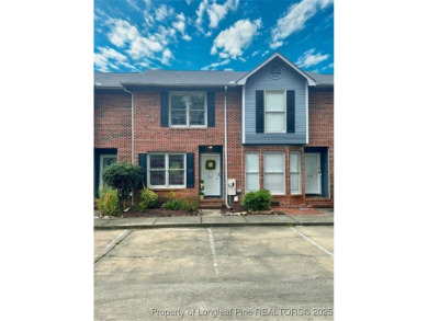 Absolute darling townhome tucked along #12 green @King's Grant on Kings Grant Golf and Country Club in North Carolina - for sale on GolfHomes.com, golf home, golf lot