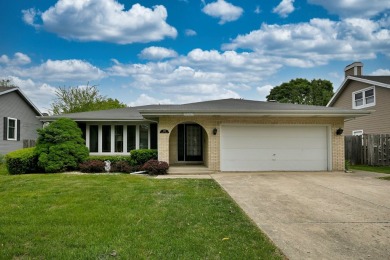 SOLID BUILT BRICK AND SIDING 3 STEP RANCH WITH OVER 2000 SF  OF on Village Links of Glen Ellyn in Illinois - for sale on GolfHomes.com, golf home, golf lot