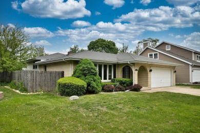 SOLID BUILT BRICK AND SIDING 3 STEP RANCH WITH OVER 2000 SF  OF on Village Links of Glen Ellyn in Illinois - for sale on GolfHomes.com, golf home, golf lot