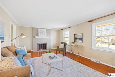 First time on the market in 40 years! This pristine, all-brick on Elizabethtown Municipal Par-3 in Kentucky - for sale on GolfHomes.com, golf home, golf lot