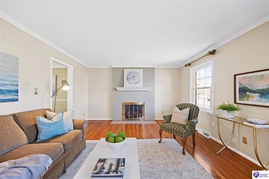 First time on the market in 40 years! This pristine, all-brick on Elizabethtown Municipal Par-3 in Kentucky - for sale on GolfHomes.com, golf home, golf lot