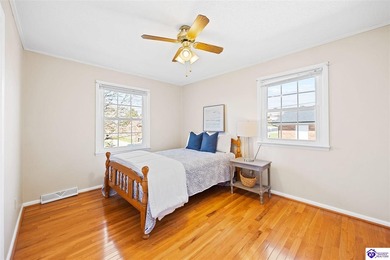 First time on the market in 40 years! This pristine, all-brick on Elizabethtown Municipal Par-3 in Kentucky - for sale on GolfHomes.com, golf home, golf lot