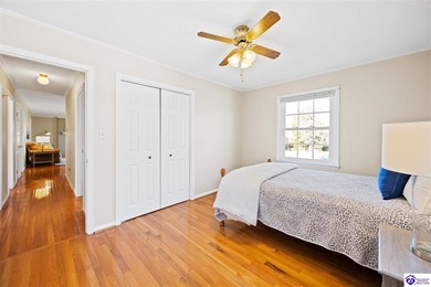 First time on the market in 40 years! This pristine, all-brick on Elizabethtown Municipal Par-3 in Kentucky - for sale on GolfHomes.com, golf home, golf lot