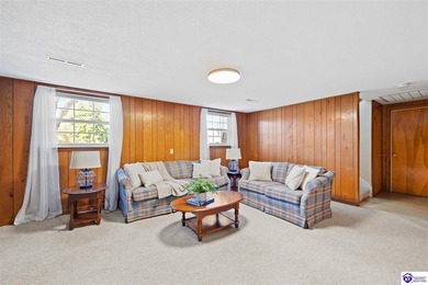 First time on the market in 40 years! This pristine, all-brick on Elizabethtown Municipal Par-3 in Kentucky - for sale on GolfHomes.com, golf home, golf lot