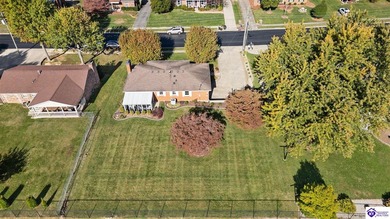 First time on the market in 40 years! This pristine, all-brick on Elizabethtown Municipal Par-3 in Kentucky - for sale on GolfHomes.com, golf home, golf lot