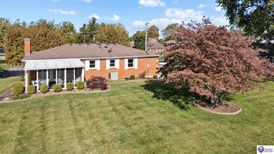 First time on the market in 40 years! This pristine, all-brick on Elizabethtown Municipal Par-3 in Kentucky - for sale on GolfHomes.com, golf home, golf lot