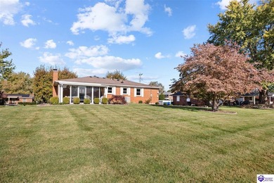 First time on the market in 40 years! This pristine, all-brick on Elizabethtown Municipal Par-3 in Kentucky - for sale on GolfHomes.com, golf home, golf lot