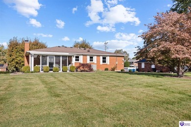 First time on the market in 40 years! This pristine, all-brick on Elizabethtown Municipal Par-3 in Kentucky - for sale on GolfHomes.com, golf home, golf lot
